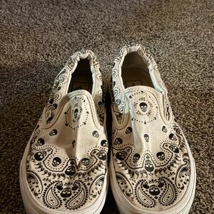 Vans- Skull Pattern Slip-On Shoes